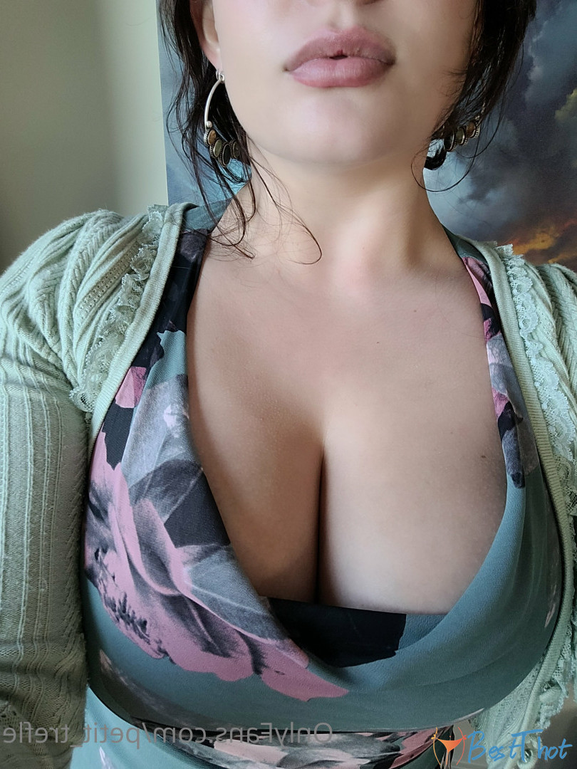 Photo by petit_trefle published on December 15,2024 19:05:13 - BestThots