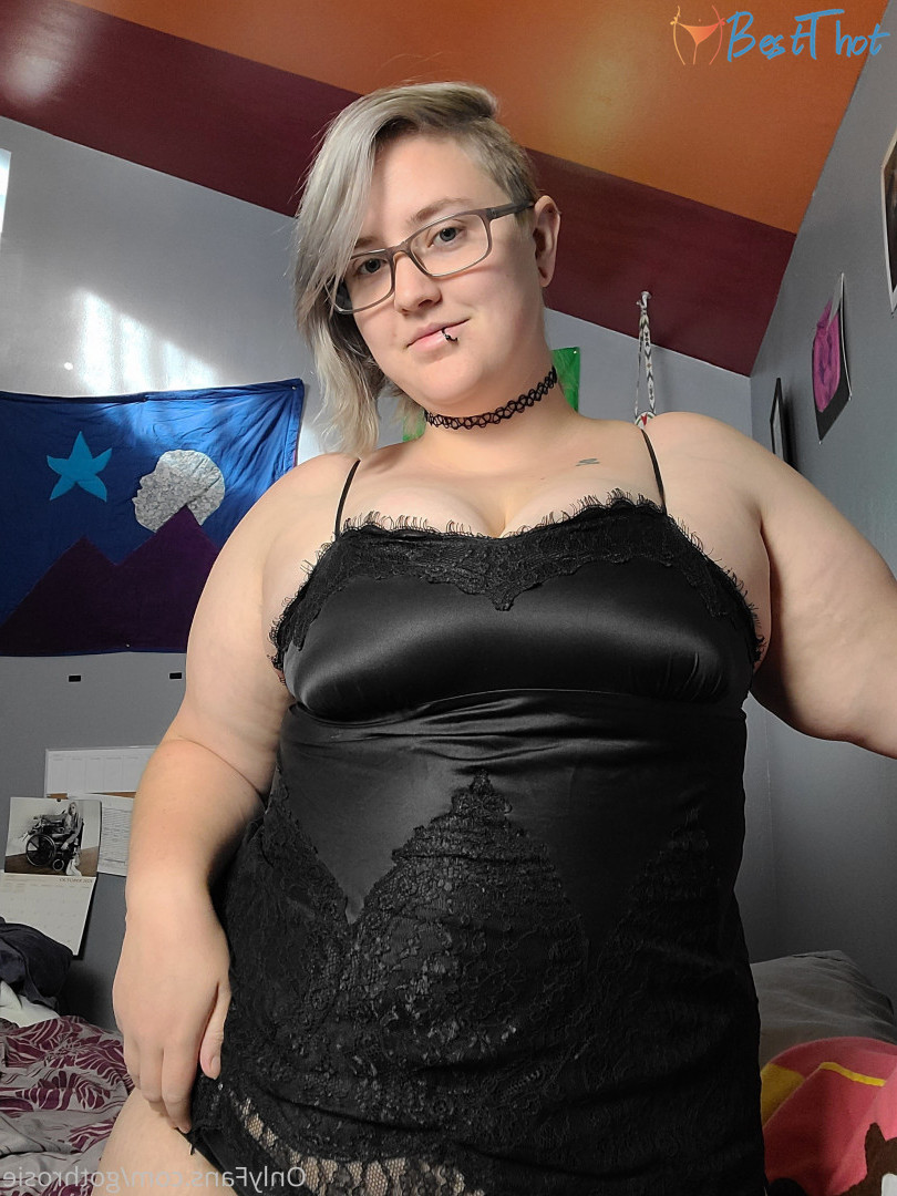 gothrosie #9437815