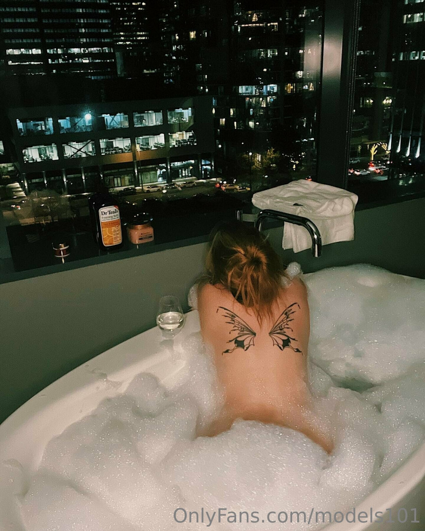 Photo by models101 published on August 20,2023 12:00:03 - BestThots