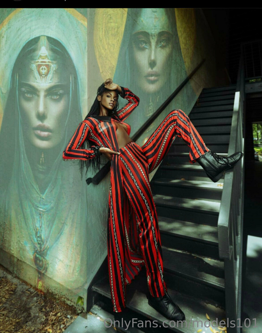 Photo by models101 published on August 20,2023 12:02:10 - BestThots