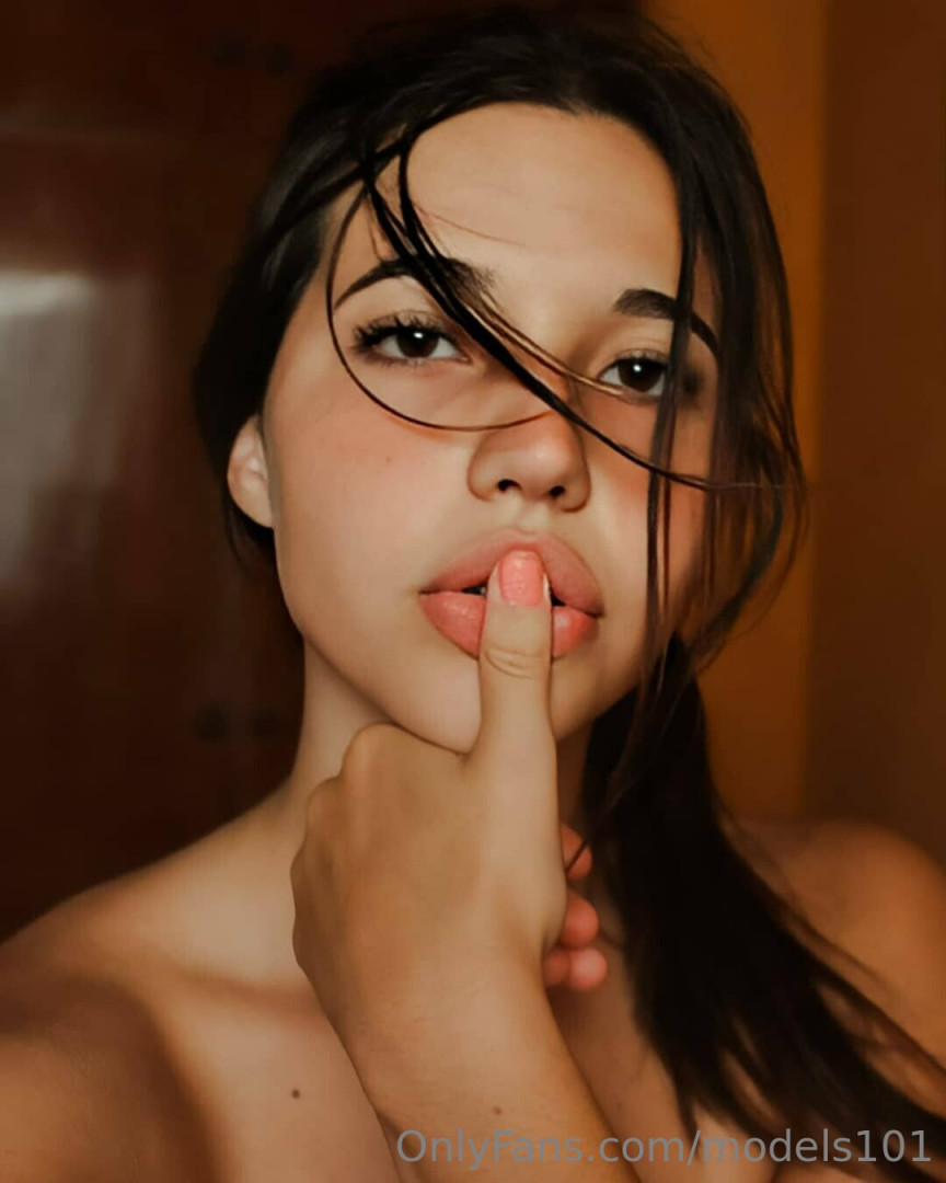 Photo by models101 published on August 20,2023 12:06:29 - BestThots