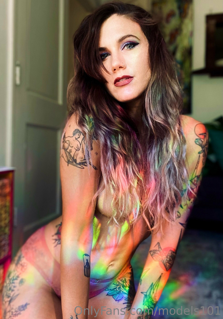 Photo by models101 published on August 20,2023 12:21:07 - BestThots