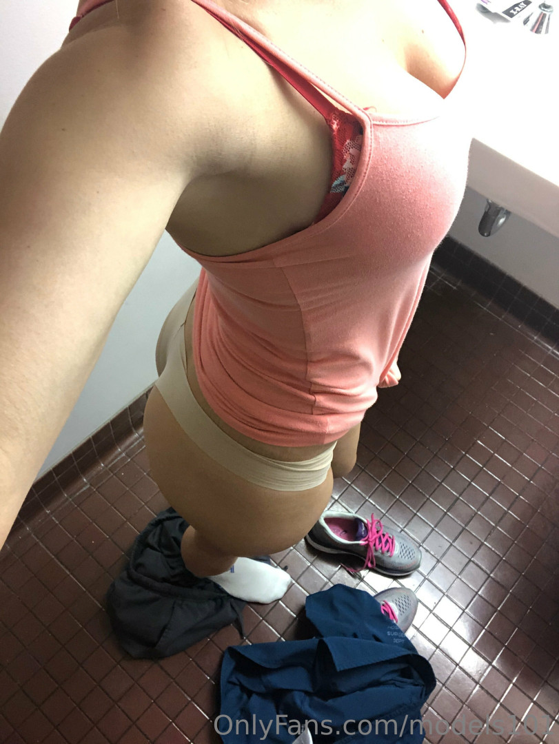 Photo by models101 published on October 16,2023 14:07:58 - BestThots