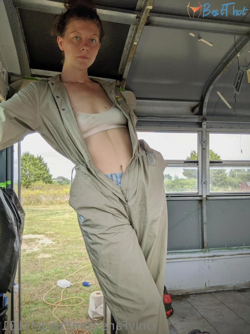 Photo by models101 published on December 10,2024 17:31:55 - BestThots