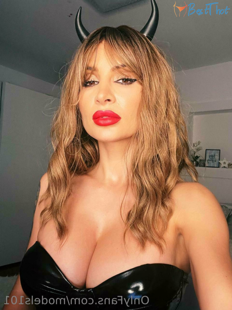 Photo by models101 published on December 10,2024 17:34:09 - BestThots