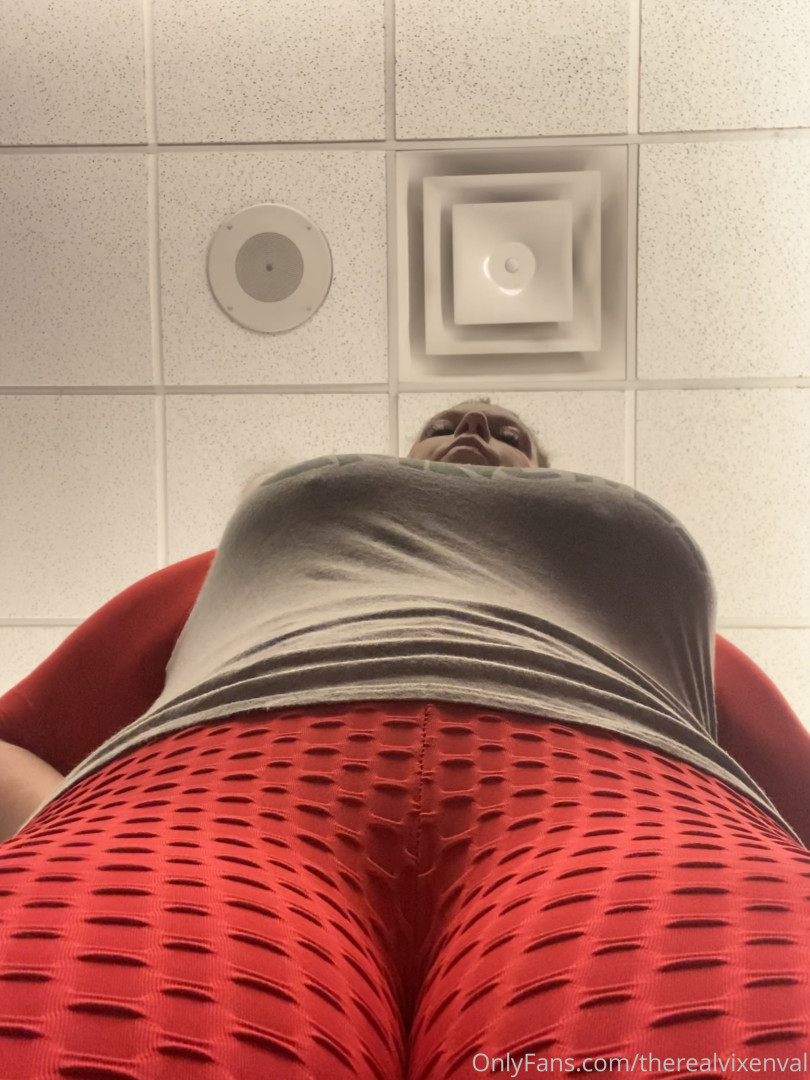 Photo by therealvixenval published on October 16,2023 22:01:58 - BestThots