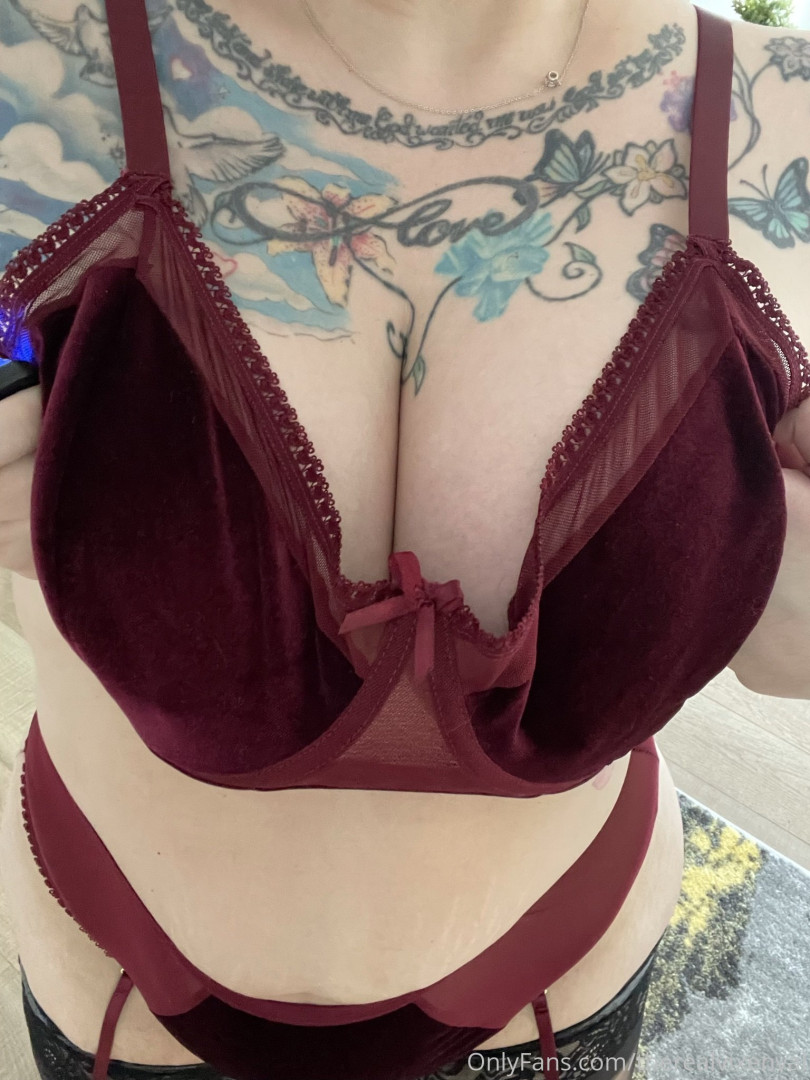 Photo by therealvixenval published on October 16,2023 22:16:46 - BestThots