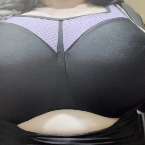 Video by bustyvicky38 published on August 18,2023 11:25:56 - BestThots