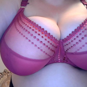 Video by bustyvicky38 published on August 18,2023 11:27:38 - BestThots