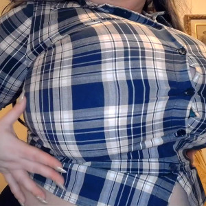 Video by bustyvicky38 published on August 18,2023 11:26:47 - BestThots