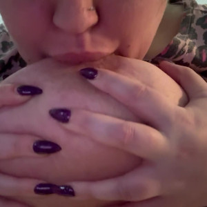 Video by bustyvicky38 published on August 18,2023 11:38:56 - BestThots