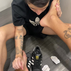 Video by tattooboyfeet published on May 20,2023 14:06:00 - BestThots