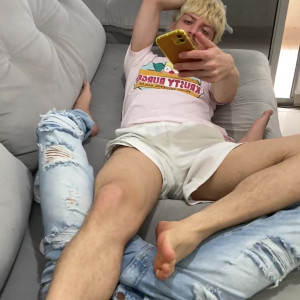 Video by tattooboyfeet published on March 31,2023 11:08:00 - BestThots