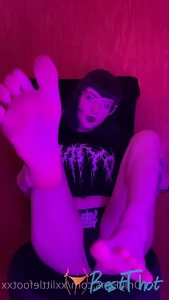 xxlittlefootxx #9721043