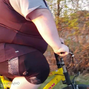 Video by femalefeederheaven published on May 17,2023 07:12:00 - BestThots