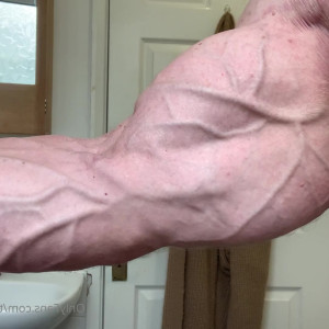 Video by themaskedbodybuilder published on April 23,2023 05:29:00 - BestThots