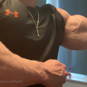 Video by themaskedbodybuilder published on May 4,2023 05:32:00 - BestThots