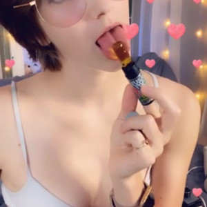 Video by aliceoncam published on April 3,2023 13:49:00 - BestThots