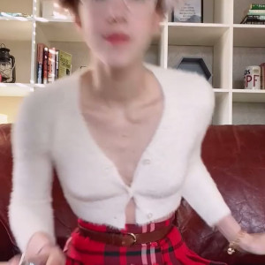 Video by aliceoncam published on April 12,2023 06:56:00 - BestThots