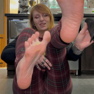 Video by sweetyfeetys_02 published on May 11,2023 19:00:00 - BestThots