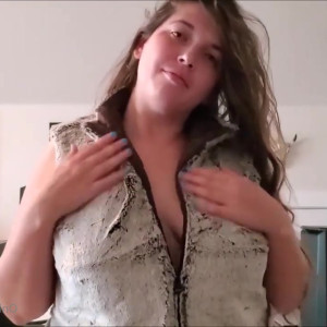 Video by lisaasmr published on July 27,2023 10:06:00 - BestThots