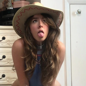 Video by holliefyy published on March 5,2023 20:35:00 - BestThots