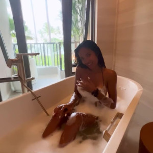 Video by manirat_42 published on June 30,2023 11:28:00 - BestThots