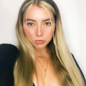 Video by zoeyteen18 published on March 3,2023 01:28:00 - BestThots