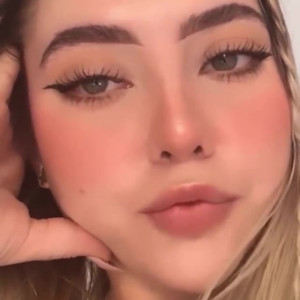 Video by zoeyteen18 published on May 29,2023 08:39:00 - BestThots