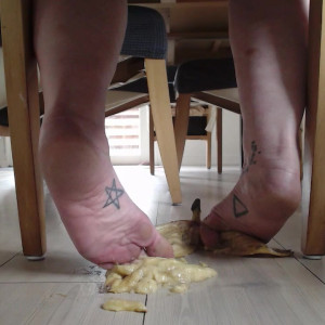 Video by ditteslegsandfeet published on March 4,2023 07:57:00 - BestThots
