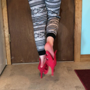 Video by footiesfeets published on April 5,2023 13:01:00 - BestThots