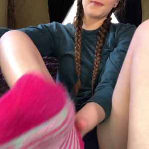 Video by footiesfeets published on April 28,2023 05:57:00 - BestThots