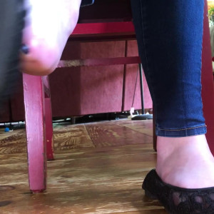 Video by footiesfeets published on March 7,2023 11:10:00 - BestThots