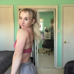 Video by abbylynnxxx published on July 16,2023 09:04:00 - BestThots