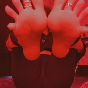 Video by waifufeetmilk published on April 10,2023 11:49:00 - BestThots