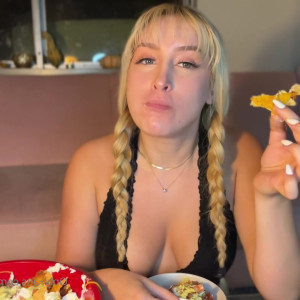 Video by snackinwithanastasia published on May 25,2023 11:10:00 - BestThots