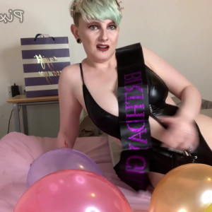 Video by pixiegirlcam published on May 20,2023 17:49:00 - BestThots