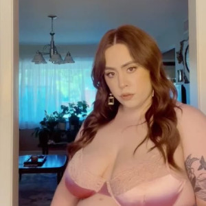 Video by thickhungryhoney published on April 14,2023 23:29:00 - BestThots