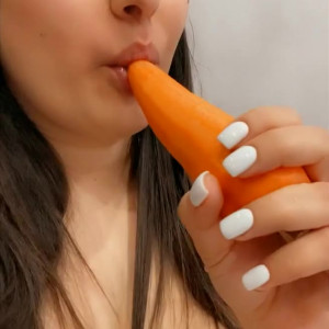 Video by bboobscarol_ published on June 8,2023 23:46:00 - BestThots
