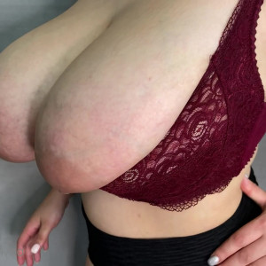 Video by bboobscarol_ published on June 15,2023 16:18:00 - BestThots