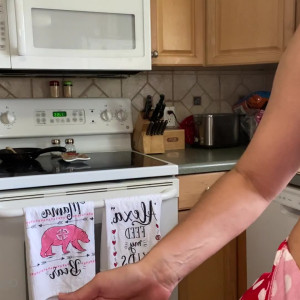 Video by hotmomvictoria published on April 28,2023 01:47:00 - BestThots
