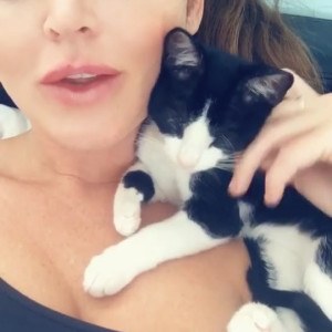 Video by sophiedeelive published on March 25,2023 04:03:00 - BestThots
