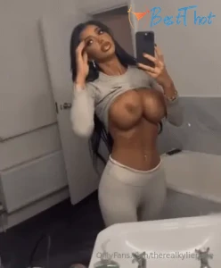 therealkyliepage #9782112