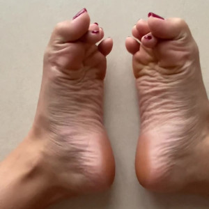 Video by eurasian_feet published on April 12,2023 06:01:00 - BestThots