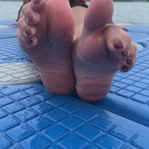 Video by eurasian_feet published on April 26,2023 17:04:00 - BestThots
