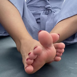 Video by eurasian_feet published on April 30,2023 22:18:00 - BestThots