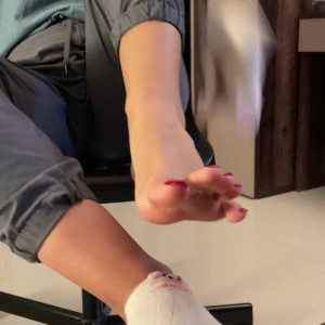 Video by eurasian_feet published on May 6,2023 13:32:00 - BestThots