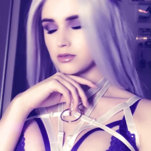 adelinefrost #8400598
