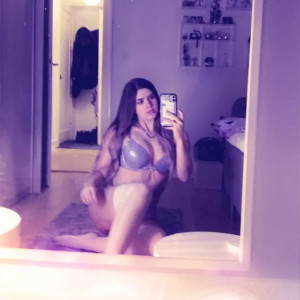 adelinefrost #8400656