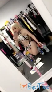 nikkidelano #9735281